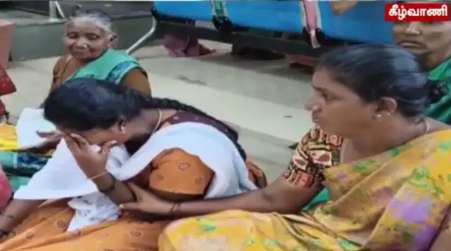 கோபிசெட்டிபாளையம் அரசு மருத்துவமனையில் உயிரிழந்த குழந்தையின் பெற்றோர்
