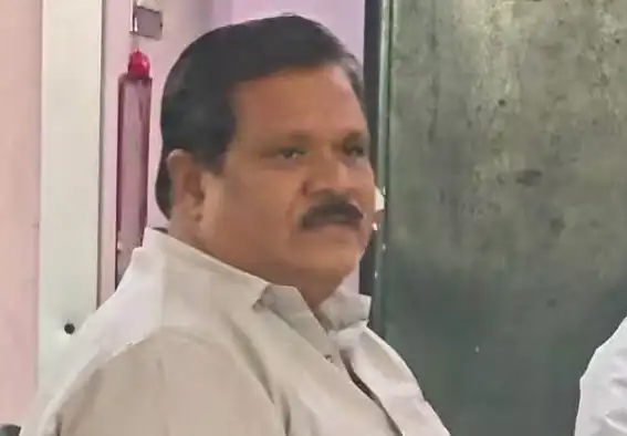 லஞ்சம் வாங்கிய பேரூராட்சி இளநிலை உதவியாளர் பாலமுருகன் கைது