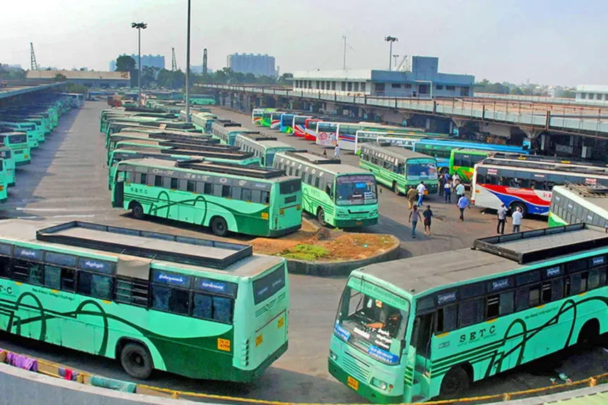 ஆடிப்பெருக்கு பண்டிகையை முன்னிட்டு சிறப்பு பேருந்துகள் இயக்கப்படுவதை குறிக்கும் அறிவிப்பு பலகை
