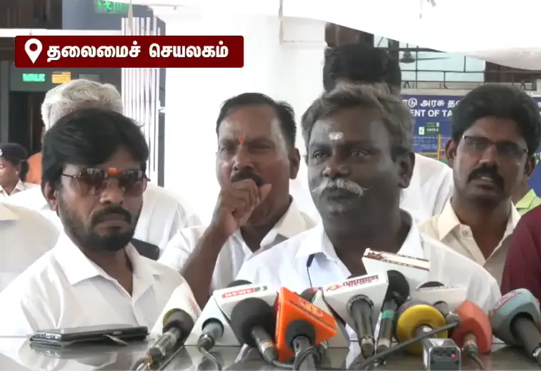 பால் முகவர்கள் சங்க தலைவர் பொன்னுசாமி செய்தியாளர்களிடம் பேசுகிறார்