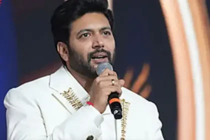நடிகர் ரவி மோகன் விருது வழங்கும் விழாவில் உணர்ச்சிவசப்பட்டு பேசுகிறார்