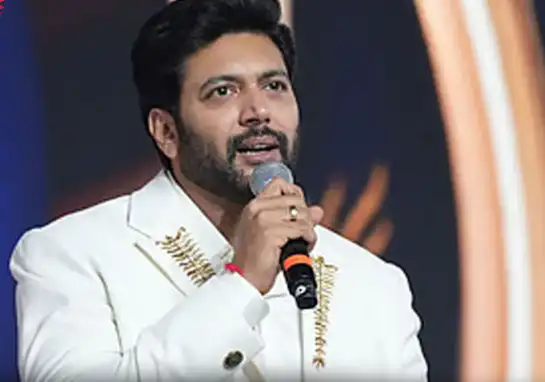 நடிகர் ரவி மோகன் விருது வழங்கும் விழாவில் உணர்ச்சிவசப்பட்டு பேசுகிறார்