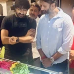 நடிகர் சதீஷ் மற்றும் அவரது குடும்பத்தினர்