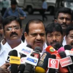 தமிழ்நாடு காவல்துறை தலைமை இயக்குநர் அலுவலகத்தில் புகார் அளிக்கும் அதிமுக நிர்வாகிகள்