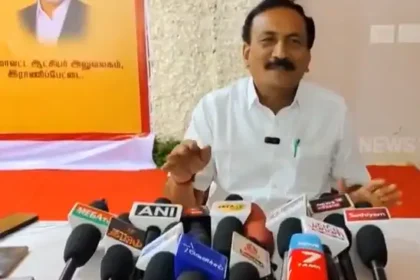 அதிமுக எம்எல்ஏ சுகுமார் செய்தியாளர்களிடம் பேசுகிறார்