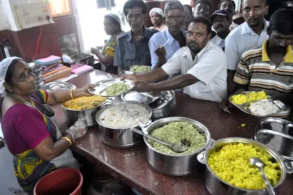 சென்னையில் செயல்படும் அம்மா உணவகம்