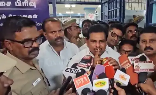 திமுக எம்.எல்.ஏ. அனிதா ராதாகிருஷ்ணன் பேட்டியளிக்கும் காட்சி