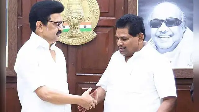 திமுக எம்.எல்.ஏ அனிதா ராதாகிருஷ்ணன் பொதுக்கூட்டத்தில் பேசுகிறார்