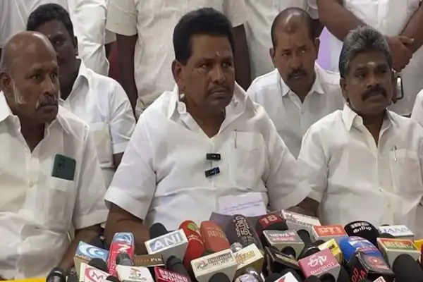 அமைச்சர் அனிதா ராதாகிருஷ்ணன் செய்தியாளர்களைச் சந்திக்கும் காட்சி