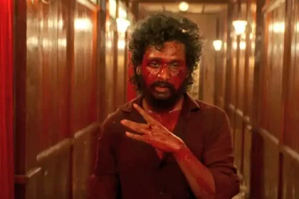 திரையரங்கில் திரைப்பட போஸ்டர்கள் காட்சி