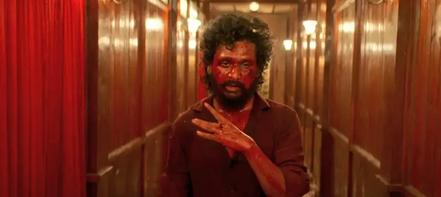 திரையரங்கில் திரைப்பட போஸ்டர்கள் காட்சி