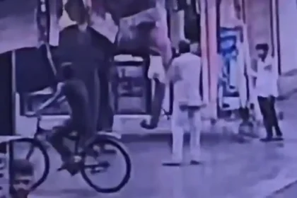 யானை தாக்கும் காட்சி