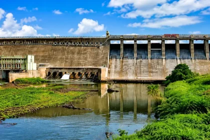 பவானிசாகர் அணை நீர்வரத்து குறைந்துள்ளதைக் காட்டும் காட்சி
