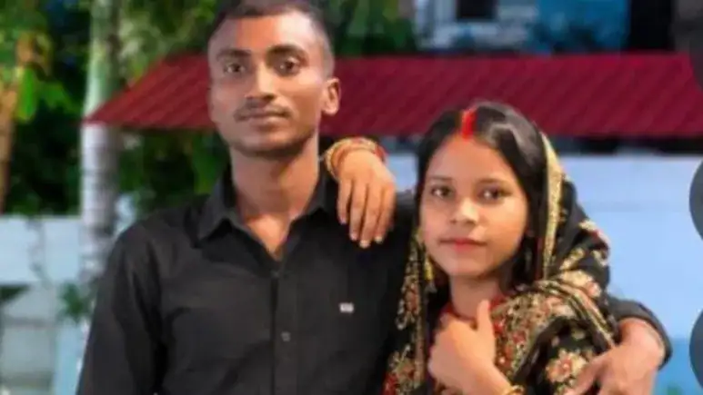 பீகார் கிராமத்தில் ஆலமரத்தில் தொங்கவிடப்பட்ட நிலையில் கண்டெடுக்கப்பட்ட பெண் தலையின் அருகே காவல்துறையினர் விசாரணை