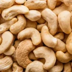 ஆரோக்கியமான முந்திரி பருப்புகள் நிறைந்த கிண்ணம்
