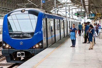 சென்னை மெட்ரோ ரயில் நிறுவனத்தின் அறிவிப்பு பலகை