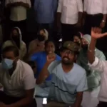சென்னையில் கரப்பான்பூச்சி ஜனதா கட்சிக்கு ஆதரவாக போராட்டத்தில் ஈடுபட்ட இளைஞர்கள்