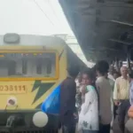 சென்னையில் சிக்னல் கோளாறு காரணமாக பாதிக்கப்பட்ட மின்சார ரயில் நிலையம்