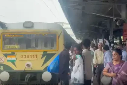 சென்னையில் சிக்னல் கோளாறு காரணமாக பாதிக்கப்பட்ட மின்சார ரயில் நிலையம்