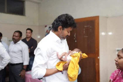 தமிழக முதலமைச்சர் ஜோசப் விஜய் எழும்பூர் குழந்தைகள் நல மருத்துவமனையில் ஆய்வு செய்கிறார்