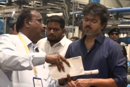 மழையில் கோயம்பேடு கழிவுநீர் சுத்திகரிப்பு நிலையத்தில் ஆய்வு செய்யும் முதலமைச்சர் விஜய்