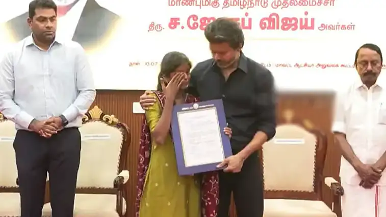 முதல்வர் விஜய் அரசு பணி நியமன ஆணைகளை வழங்குகிறார்