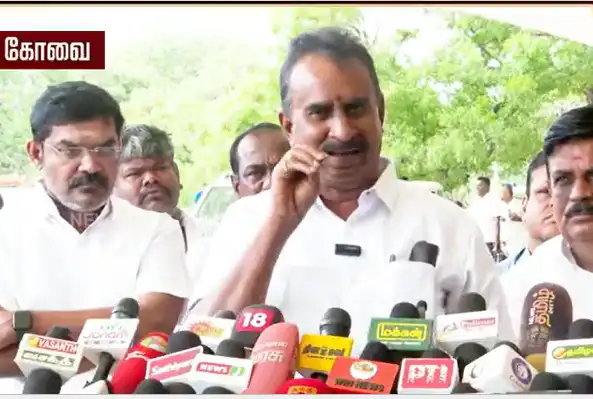 அதிமுக முன்னாள் அமைச்சர் எஸ்.பி.வேலுமணி செய்தியாளர் சந்திப்பில் பேசுகிறார்