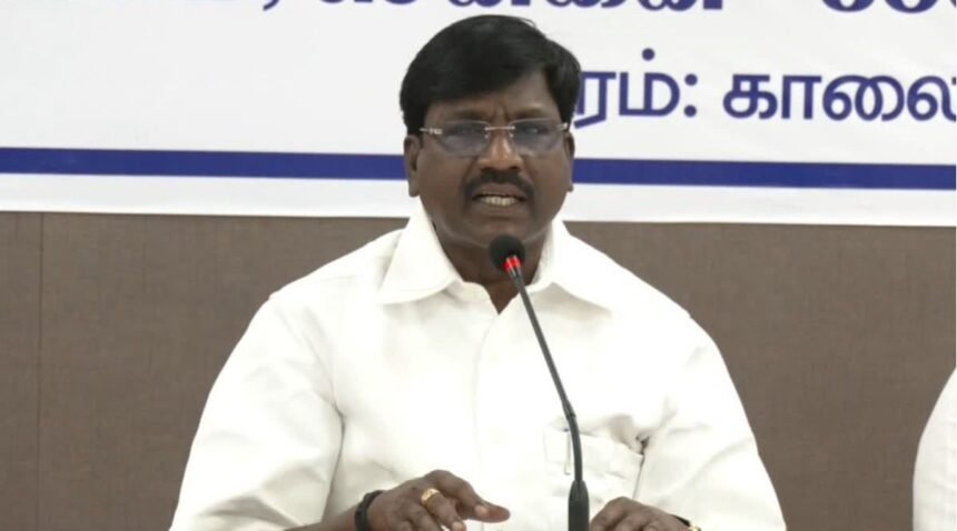 உயர்கல்வித்துறை அமைச்சர் அரசு கல்லூரி பணியாளர்களுக்கான இடமாறுதல் கலந்தாய்வு குறித்து விளக்கம் அளிக்கிறார்