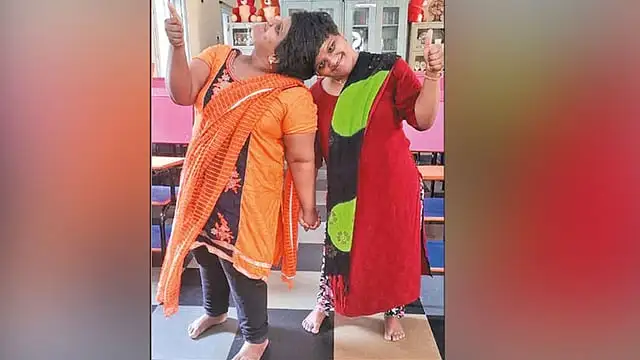 ஒட்டிப்பிறந்த இரட்டையர்கள் வீணா மற்றும் வாணி