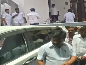 தமிழக வெற்றிக் கழக நிர்வாகிகள் சி.வி.சண்முகம் இல்லத்திற்கு வருகை