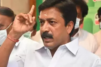 முன்னாள் அமைச்சர் சி.வி.சண்முகம் செய்தியாளர்களிடம் பேசுகிறார்