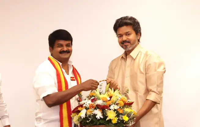 முதலமைச்சர் விஜயை சந்தித்து வாழ்த்து பெறும் சி.விஜயபாஸ்கர்