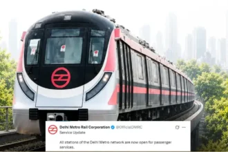 டெல்லி மெட்ரோ ரயில் நிலையங்களில் மக்கள் கூட்டம்