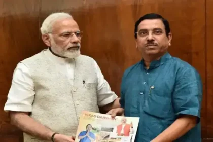 புதிய கல்வித்துறை அமைச்சராக நியமிக்கப்பட்டுள்ள பிரகலாத் ஜோஷி
