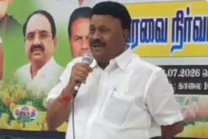 முன்னாள் அமைச்சர் திண்டுக்கல் சீனிவாசன் அதிமுக நிர்வாகிகள் கூட்டத்தில் பேசுகிறார்