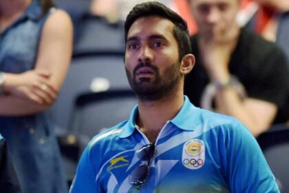 முன்னாள் கிரிக்கெட் வீரர் தினேஷ் கார்த்திக்