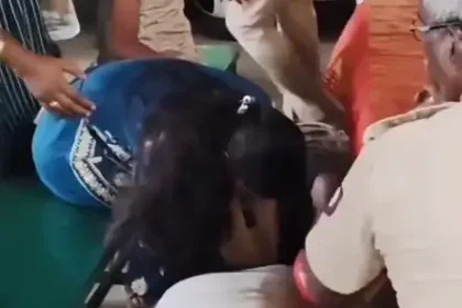 இயக்குநர் மோகன் செய்தியாளர் சந்திப்பில் பேசுகிறார்