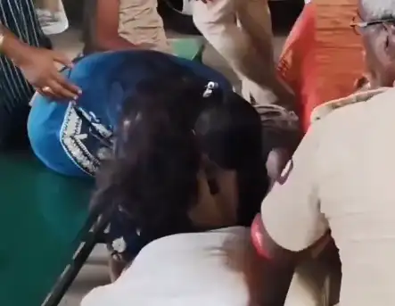 இயக்குநர் மோகன் செய்தியாளர் சந்திப்பில் பேசுகிறார்