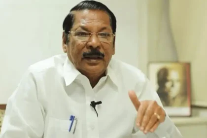 திமுக அமைப்புச் செயலாளர் ஆர்.எஸ். பாரதி மற்றும் செய்தித் தொடர்பாளர் டி.கே.எஸ். இளங்கோவன் நலத்திட்ட உதவிகள் வழங்குகின்றனர்