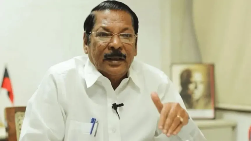 திமுக அமைப்புச் செயலாளர் ஆர்.எஸ். பாரதி மற்றும் செய்தித் தொடர்பாளர் டி.கே.எஸ். இளங்கோவன் நலத்திட்ட உதவிகள் வழங்குகின்றனர்