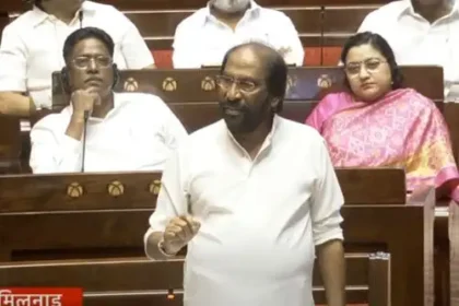 நாடாளுமன்ற உறுப்பினர் திருச்சி சிவா செய்தியாளர்களிடம் பேசுகிறார்