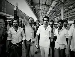 திமுக தலைவர் மு.க.ஸ்டாலின் இளைஞரணி குறித்து எக்ஸ் தளத்தில் பதிவிடும் காட்சி