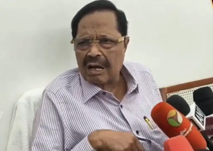 திமுக பொதுச்செயலாளர் துரைமுருகன் செய்தியாளர்களிடம் பேசுகிறார்