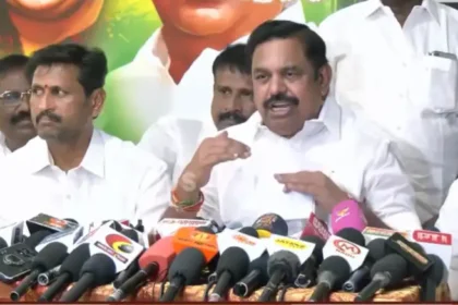 அதிமுக பொதுச்செயலாளர் எடப்பாடி பழனிசாமி செய்தியாளர்களிடம் பேசுகிறார்