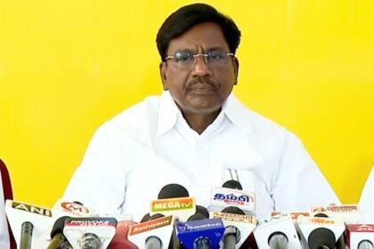 உயர்கல்வித் துறை அமைச்சர் பெ.விஸ்வநாதன் அறிவிப்பை வெளியிடுகிறார்