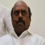 முன்னாள் அமைச்சர் எ.வ.வேலு லஞ்ச ஒழிப்புத்துறை அலுவலகத்தில் இருந்து வெளியே வருகிறார்