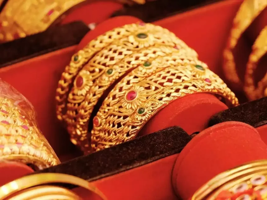 தங்க நகைகள் மற்றும் தங்கக் கட்டிகள்
