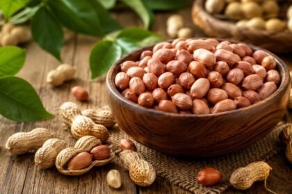 வறுத்த வேர்க்கடலை மற்றும் வேகவைத்த வேர்க்கடலை
