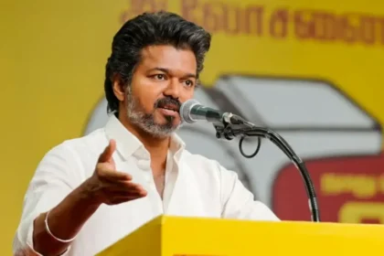 தமிழக அரசு தலைமை செயலகம் அல்லது அரசு அதிகாரிகள் கூட்டம்