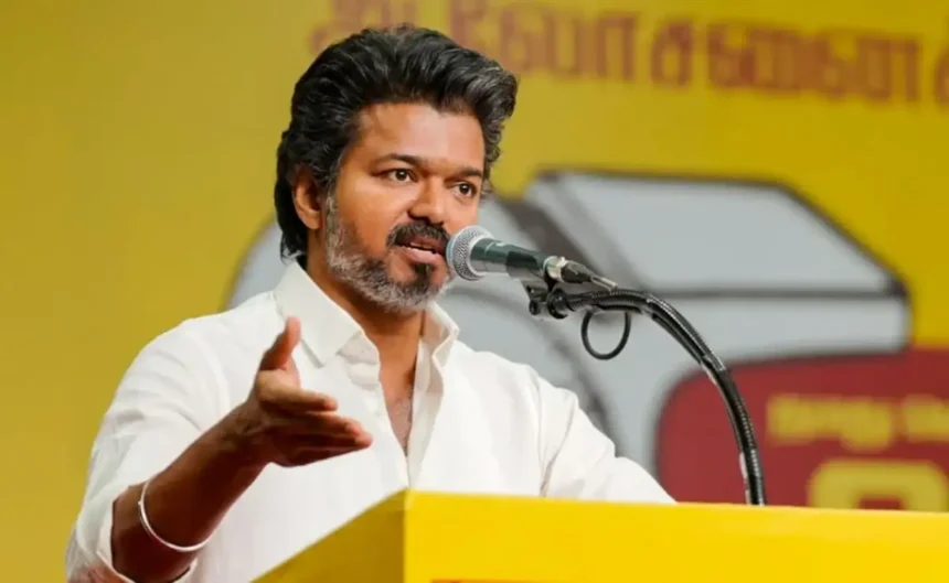 தமிழக அரசு தலைமை செயலகம் அல்லது அரசு அதிகாரிகள் கூட்டம்